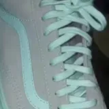 Ova iluzija posvađala je cijeli internet: Vidite li vi roza bijelu ili sivo tirkiznu tenisicu?