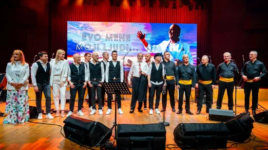 Ovako to radi Mladen Grdović: Pogledajte atmosferu na proslavi 45. godina njegove karijere