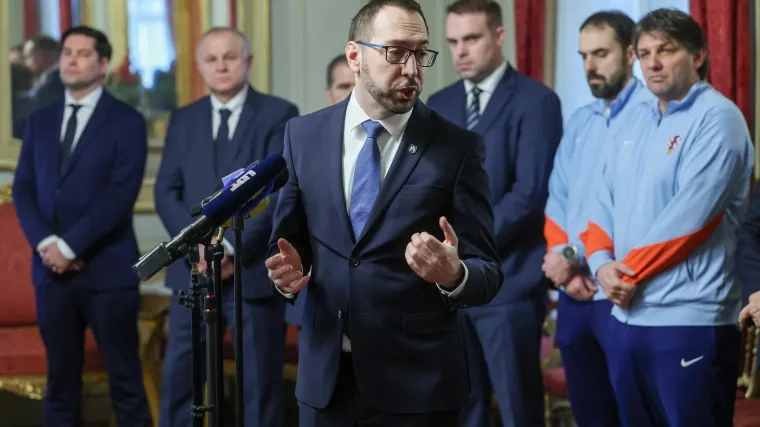 Nakon premijera stigli i do gradonačelnika: Toma&scaron;ević se obratio brončanim herojima