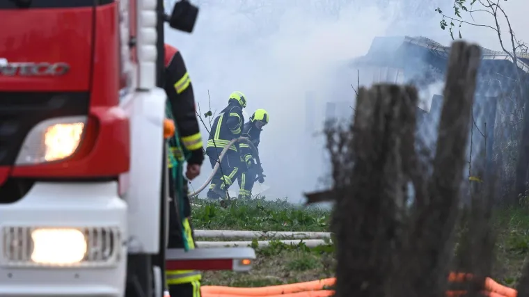 Tragedija na istoku Hrvatske: Izbio požar u obiteljskoj kući, jedna osoba smrtno stradala