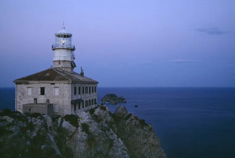 Svjetioničar s Palagruže o&scaron;tro opleo po državi: 'Prepustili ste je talijanskim kriminalcima'