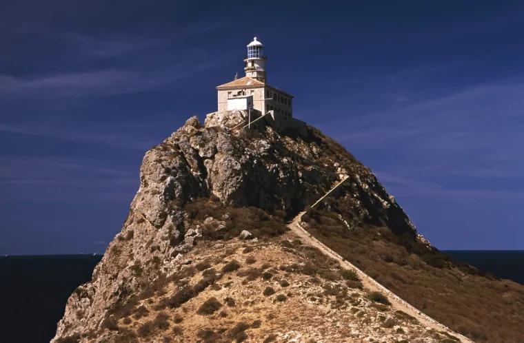 Svjetioničar s Palagruže o&scaron;tro opleo po državi: 'Prepustili ste je talijanskim kriminalcima'