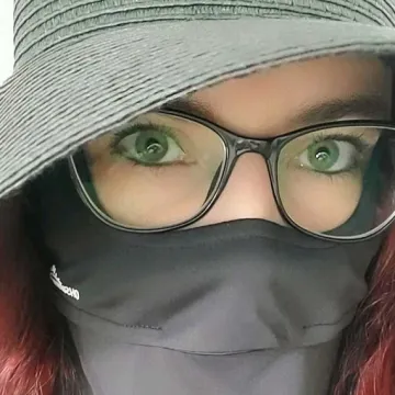 Prisiljena je živjeti život vampirice jer je može ubiti samo jedna minuta na suncu