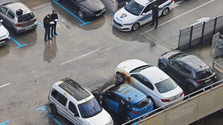 Noćas u Splitu zapaljena tri auta: Sumnja se na podmetanje, gorio i skupocjeni BMW