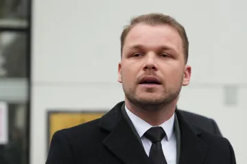 Stanivukovića policajci pretresli na ulasku u Hrvatsku! Provjeravali i njegov Mercedes