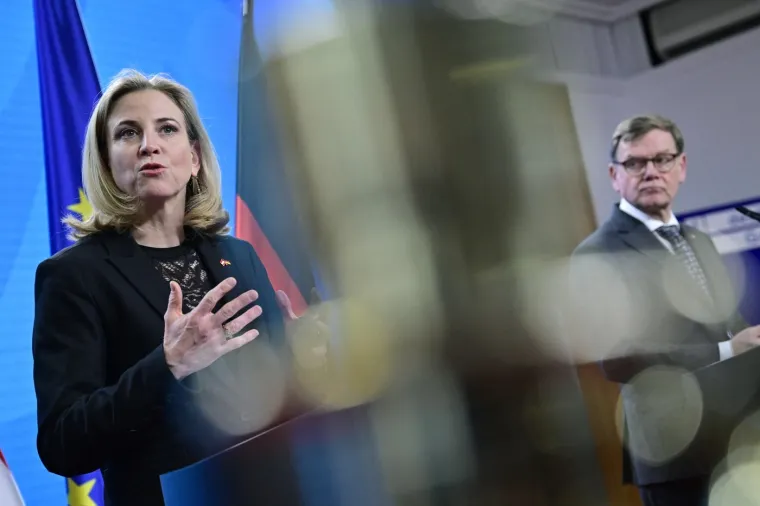 Treba li EU izravno razgovarati s Putinom i ako da, tko bi trebao 'podići slu&scaron;alicu'?