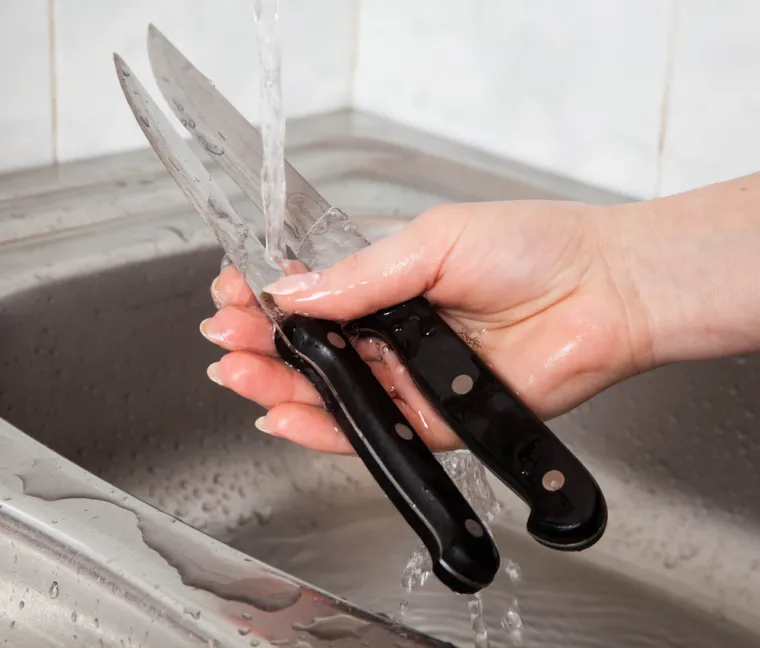 Ovu gre&scaron;ku mnogi rade kad pospremaju kuhinju: Na kraju će vam uni&scaron;titi noževe