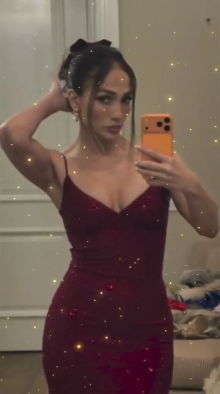 Jennifer Lopez objavom iz teretane pokazala trbu&scaron;njake i otkrila tajnu svoje zamamne figure