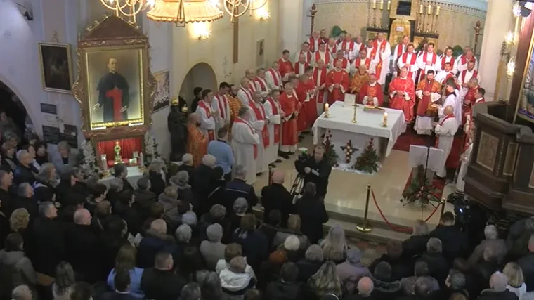 Slavi se blaženi Alojzije Stepinac, a tisuće vjernika se mole samo za jedno: 'Moramo biti strpljivi'