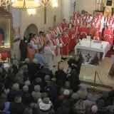 Slavi se blaženi Alojzije Stepinac, a tisuće vjernika se mole samo za jedno: 'Moramo biti strpljivi'