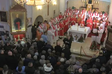 Slavi se blaženi Alojzije Stepinac, a tisuće vjernika se mole samo za jedno: 'Moramo biti strpljivi'