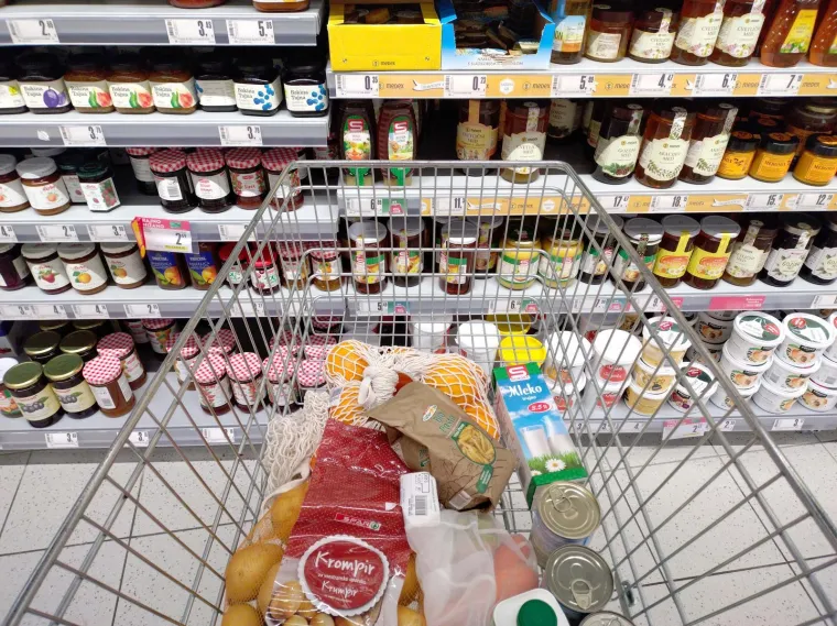 &Scaron;to se skriva na policama trgovina? Evo &scaron;to stvarno jedemo i za&scaron;to moramo čitati sitna slova