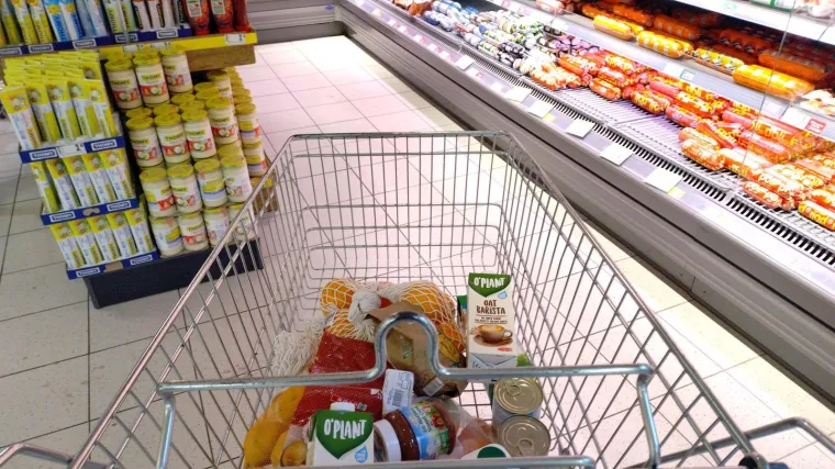 &Scaron;to se skriva na policama trgovina? Evo &scaron;to stvarno jedemo i za&scaron;to moramo čitati sitna slova