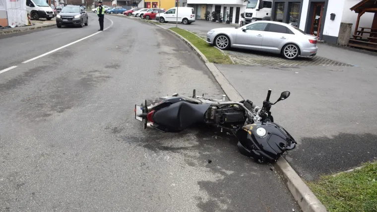 Izlazila s parkinga na glavnu cestu u rikverc, a onda je naletio motociklist: 'U bolnici je'