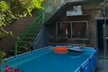 Nevjerojatno! Otac odlučio izvesti spektakularan skok u bazen, mreže gore od reakcija