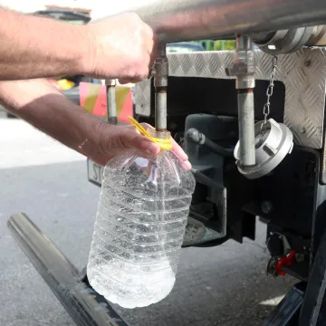 Upozorenje zbog zamućene vode u hrvatskom gradu: 'Nemojte ju piti, koristite fla&scaron;iranu!'