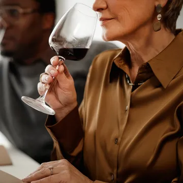 Kardiokirurg konačno razjasnio vječnu dilemu: Je li crno vino zaista dobro za srce?