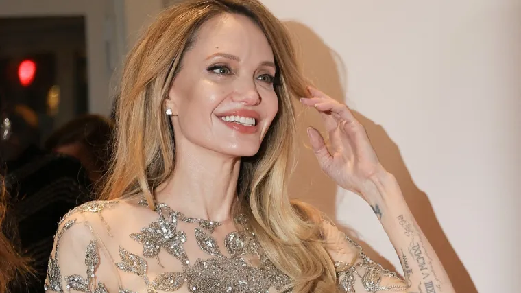 Od raka joj umrle majka, baka i teta: Angelina Jolie otkrila za&scaron;to voli svoje ožiljke
