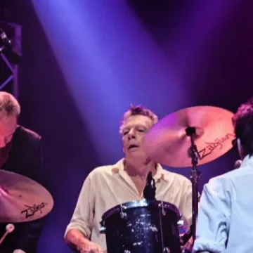 Preminuo Andrew Ranken, bubnjar i suosnivač legendarnog benda The Pogues