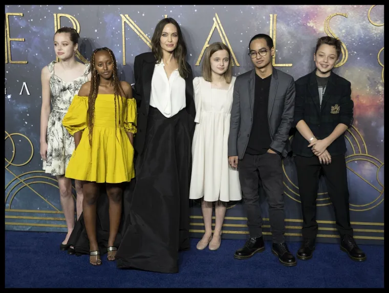 Od raka joj umrle majka, baka i teta: Angelina Jolie otkrila za&scaron;to voli svoje ožiljke