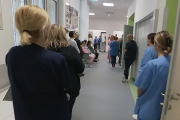 Tjednima leže u bolnici sami, danas su imali poseban dan: 'Lijepo je kad nam dođu mladi'