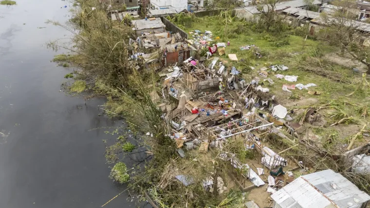 Ciklon ih je udario s 270 kilometara na sat! Broje se mrtvi, 90 posto kuća sravnjeno sa zemljom!