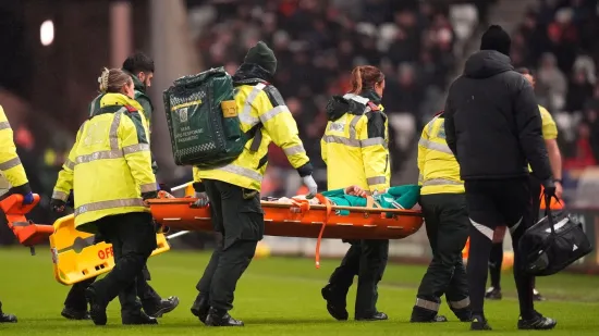 Liverpool do važna tri boda, susret obilježila mučna ozljeda, pružali mu pomoć pet minuta