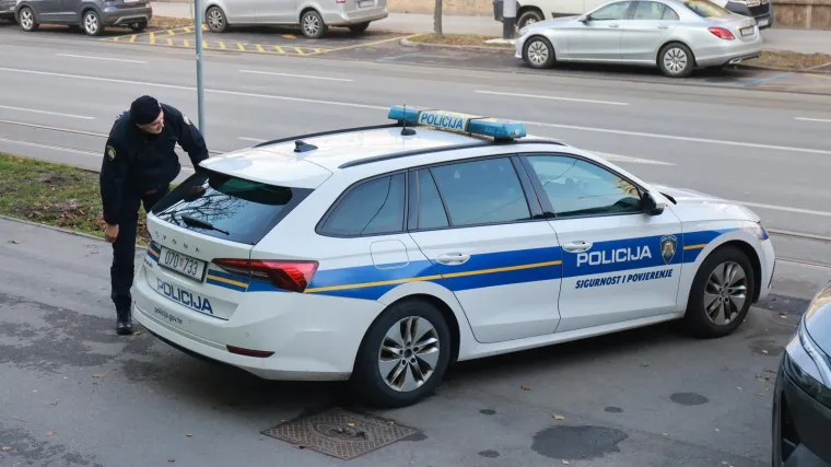 Velika akcija policije u Slavoniji! Istražuje se deset osoba, pretražuju im domove i automobile