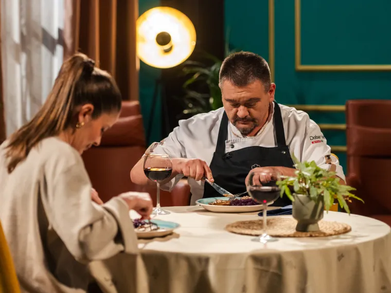 Kako su chef Tomislav &Scaron;piček i glumica &ldquo;Divljih pčela&rdquo; od svinjskog vrata i heljde napravili jelo koje se dugo pamti