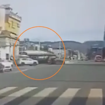 Kamera snimila trenutak nesreće: Tramvaj u&scaron;ao u zavoj, a onda je krenuo užas