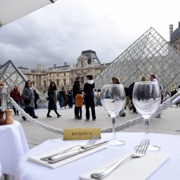 Velika muljaža u muzeju Louvre! Uhićeno deset osoba, &scaron;teta se penje do najmanje 330.000 eura