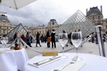 Velika muljaža u muzeju Louvre! Uhićeno deset osoba, &scaron;teta se penje do najmanje 330.000 eura