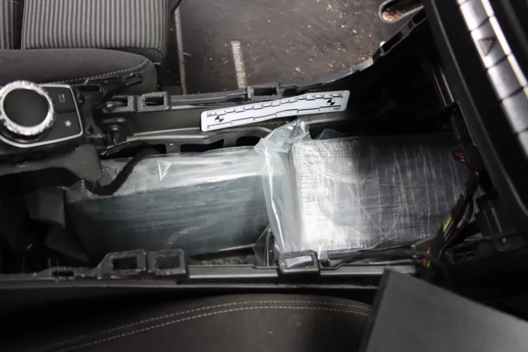 U Mercedesu imao 5,7 kg kokaina! Naljepnicu na paketu droge prepoznat će svi ljubitelji nogometa