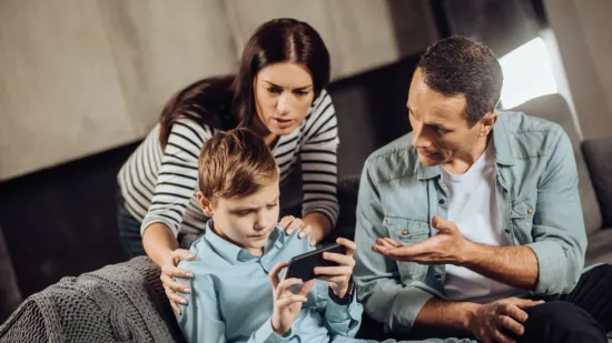 Odrasli su uz tehnologiju, a sada strahuju od nje: 'Udaljava nas od djece'
