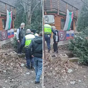 Policija upala u kuću sa zloglasnom zastavom: Tražili su ruske plaćenike, a zatekli su agresivnog starca