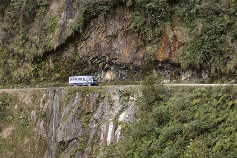 Ovo je jedna od najopasnijih cesta na svijetu: Samo na izgradnji stradale su stotine ljudi