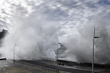Oluja poharala dvije zemlje, zatvorene &scaron;kole, tisuće evakuirano: Poginula jedna osoba, 86 ozlijeđenih