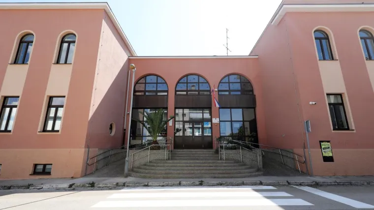 Roditelji bojkotiraju nastavu u pulskoj &scaron;koli zbog problematičnog učenika: Grad traži hitno rje&scaron;enje