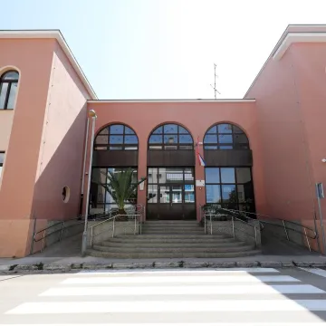 Roditelji bojkotiraju nastavu u pulskoj &scaron;koli zbog problematičnog učenika: Grad traži hitno rje&scaron;enje