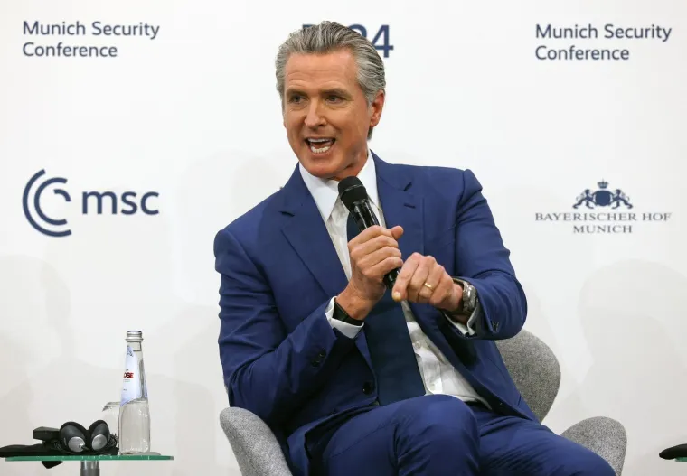 Merz uzdrmao M&uuml;nchen: 'Poredak je pred uni&scaron;tenjem. Vode se opasne igre'