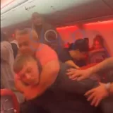 Zubi letjeli po avionu, sve je bilo puno krvi: &Scaron;iri se dramatična snimka masovne tučnjave