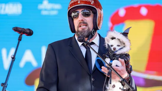 Erlić vi&scaron;e nije gradonačelnik, na njegovo mjesto do&scaron;ao pjevač! Svog ljubimca dovodi i na posao