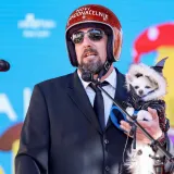 Erlić vi&scaron;e nije gradonačelnik, na njegovo mjesto do&scaron;ao pjevač! Svog ljubimca dovodi i na posao