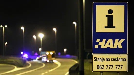 Zatvorena A3 kod Novske nakon stra&scaron;ne nesreće: Vozilo naletjelo na pje&scaron;ake