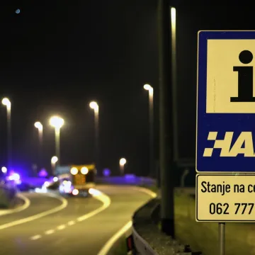 Zatvorena A3 kod Novske nakon stra&scaron;ne nesreće: Vozilo naletjelo na pje&scaron;ake