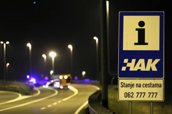 Zatvorena A3 kod Novske nakon stra&scaron;ne nesreće: Vozilo naletjelo na pje&scaron;ake