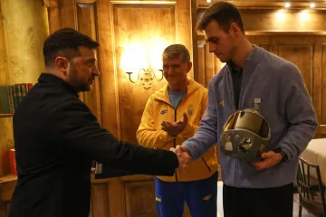 Zelenski suspendiranom sporta&scaron;u dao najveću počast u državi