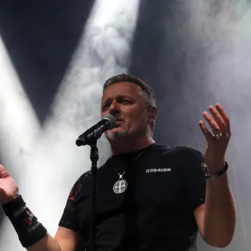 Thompsonov koncert dobio romantičan preokret: Prosidba na pozornici odu&scaron;evila publiku