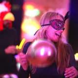 'Valentinovo pod maskama': Tajanstvena plavu&scaron;a ukrala svu pažnju na karnevalskoj zabavi