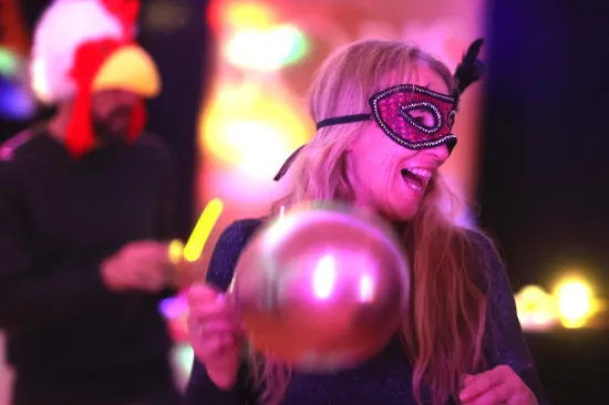 'Valentinovo pod maskama': Tajanstvena plavu&scaron;a ukrala svu pažnju na karnevalskoj zabavi